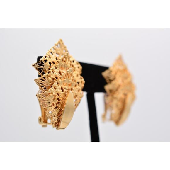 Sarah Cov Vintage Clip Earrings Gold Tone Filigree Metal Chunky Silgned BinAK - Picture 4 of 12